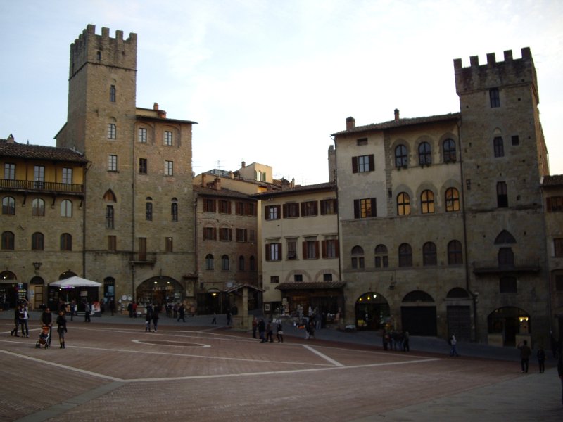 arezzo piazza grande01.jpg